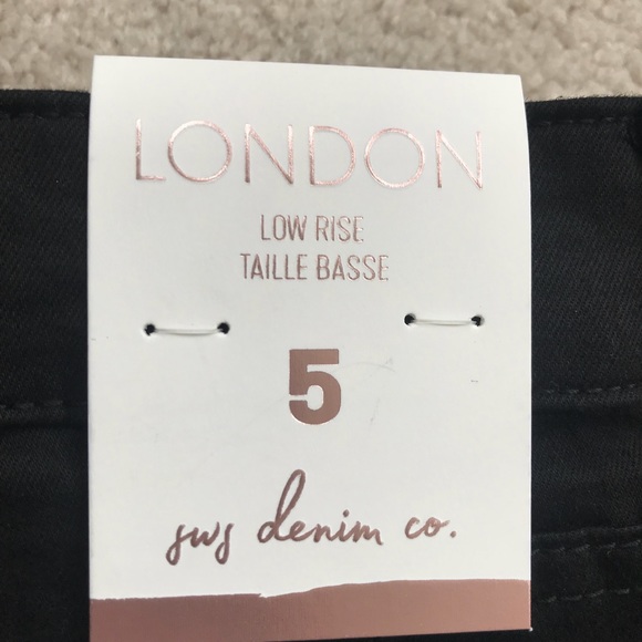 Black low rise jean short - Picture 5 of 5